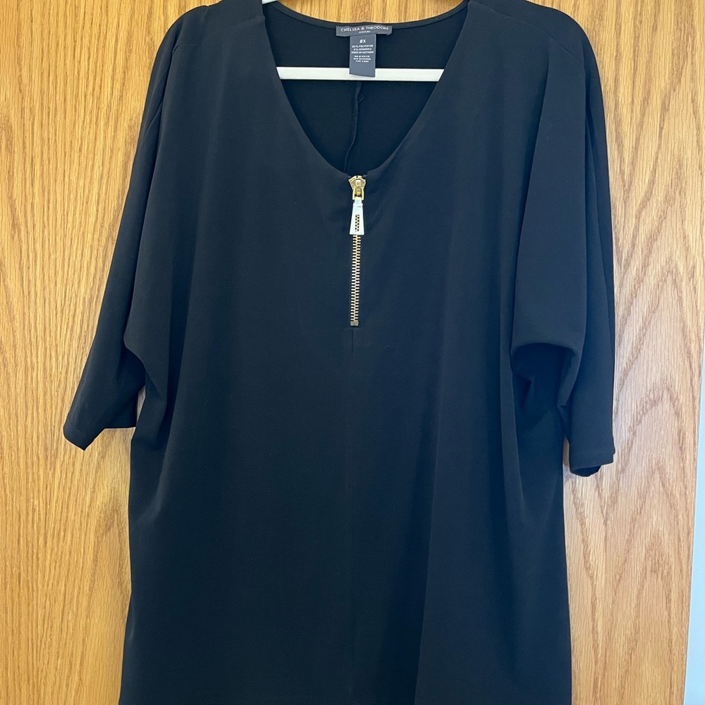 Chelsea & Theodore Black Top with Gold Accent Hanger